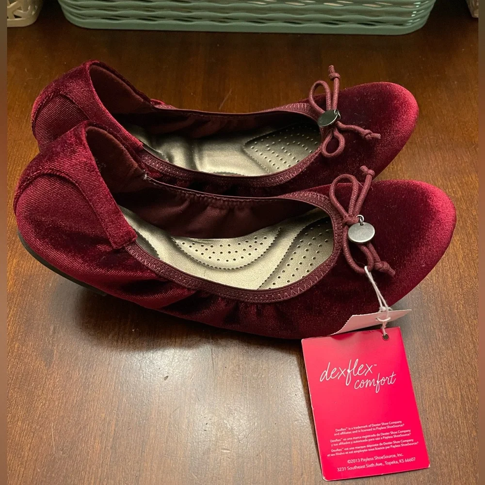 NWT Dexflex Comfort Women's Dark Red Flats - Picture 2 of 8